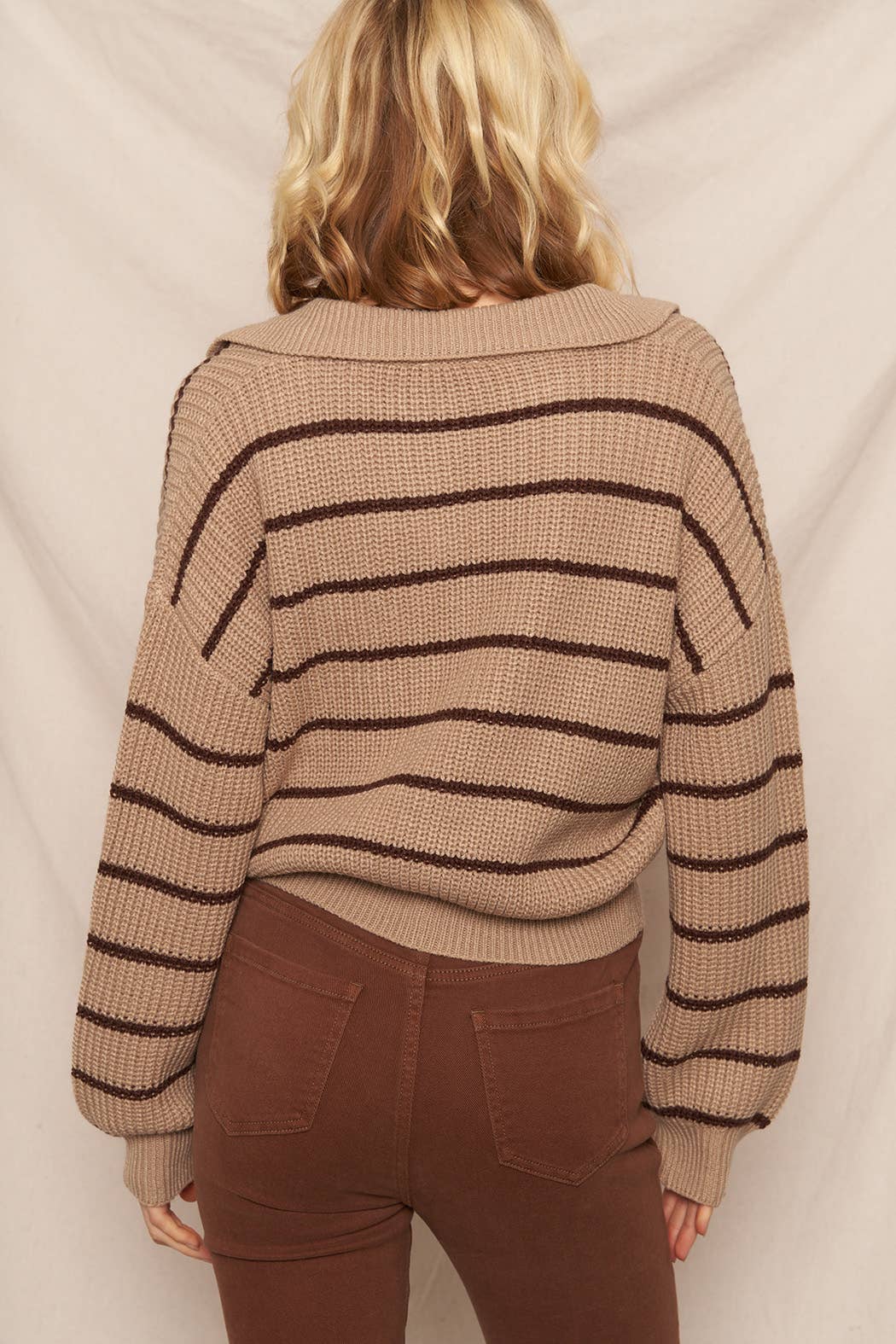 MOCHA STRIPE CROP SWTR