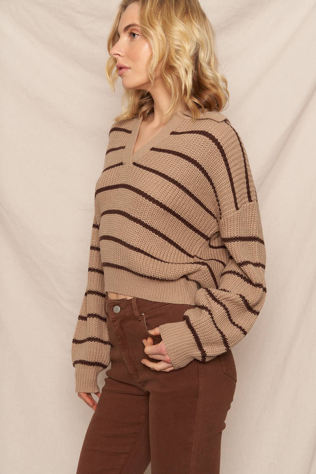 MOCHA STRIPE CROP SWTR