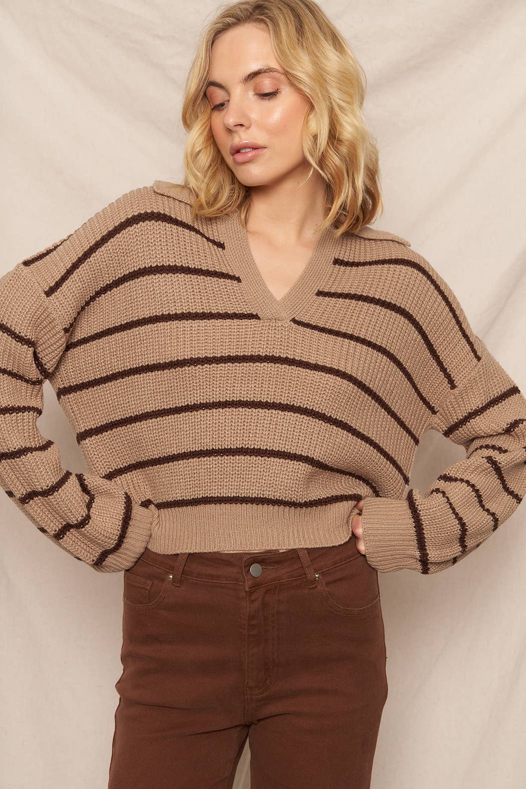 MOCHA STRIPE CROP SWTR