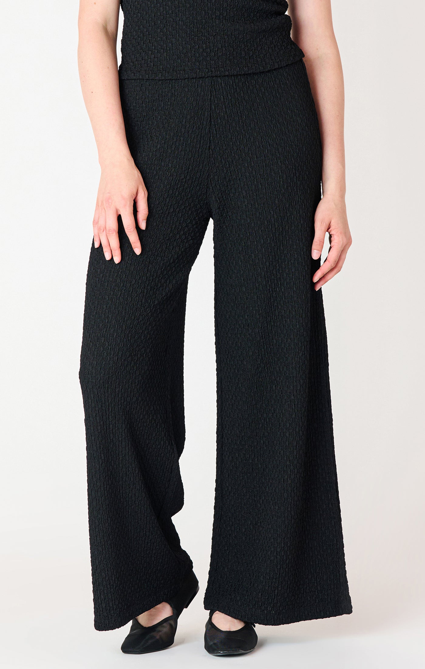 TEXTURED BLK WIDE LEG